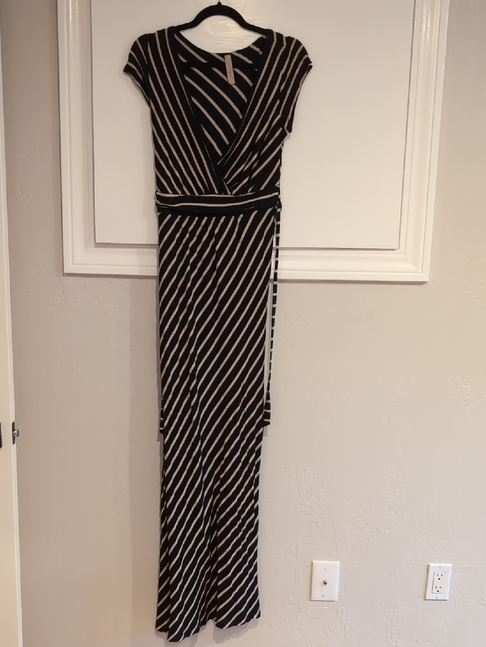Gilli Black and Cream Striped Wrap-Style Maxi Dress, M
